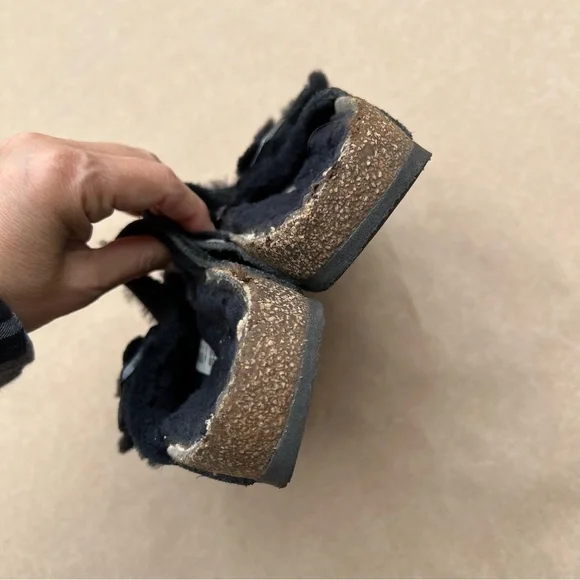 Birkenstock Arizona Shearling Black Suede Sandals Size 7 Fur Lined Cozy - Picture 16 of 16